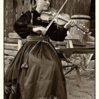 Hardanger fiddle player - by Lenka